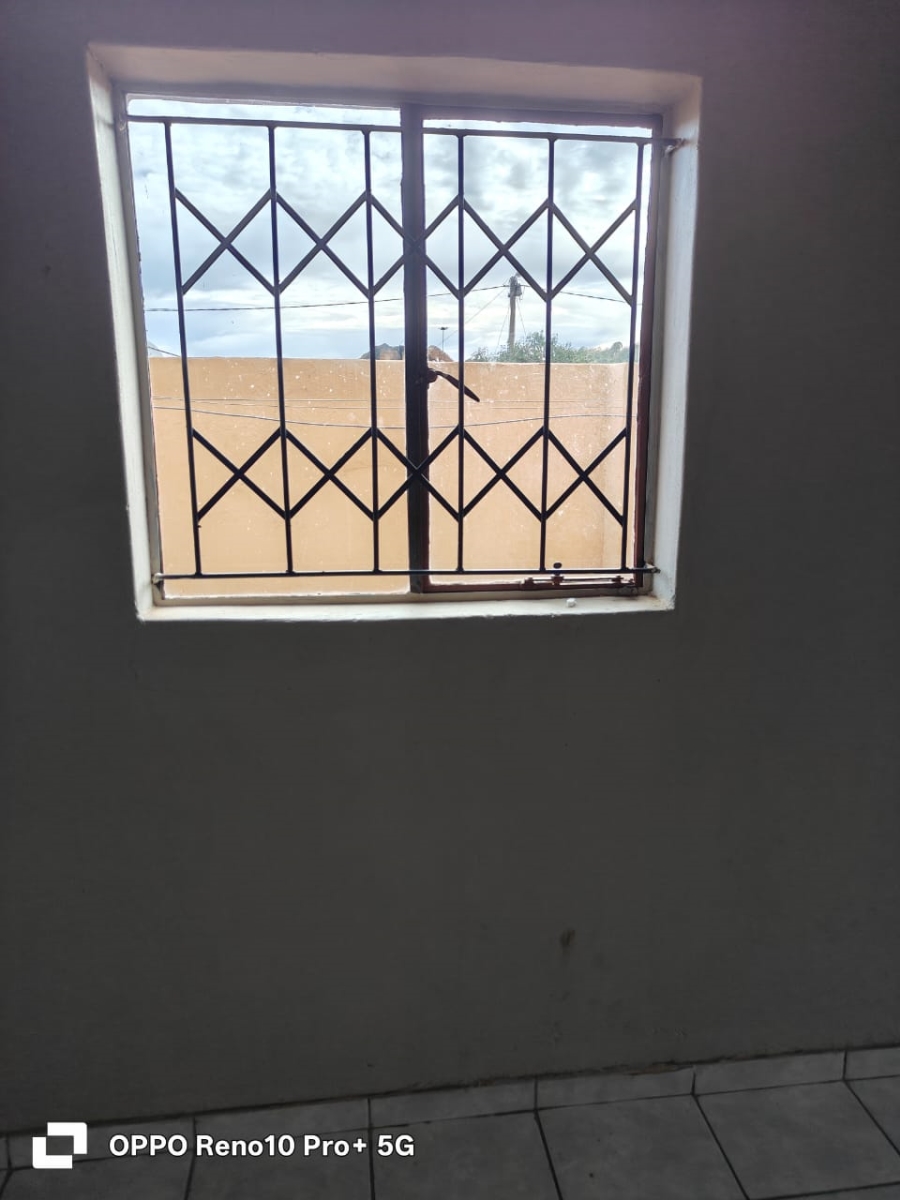 To Let 1 Bedroom Property for Rent in Promosa North West